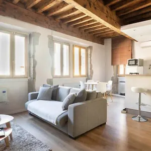 Au Coeur De La Vieille Appartamento